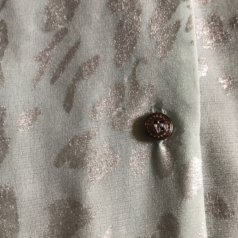 Button up top - Picture 2 of 5